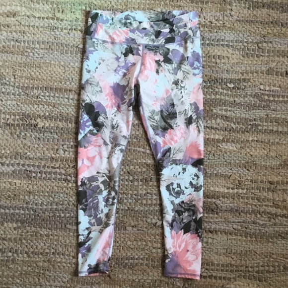 Fabletics Gia Floral Printed Powerlite Capri - Picture 8 of 8